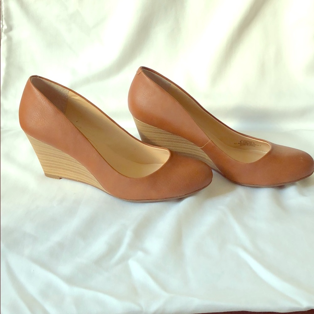 Jessica Simpson wedge pump size 6.5